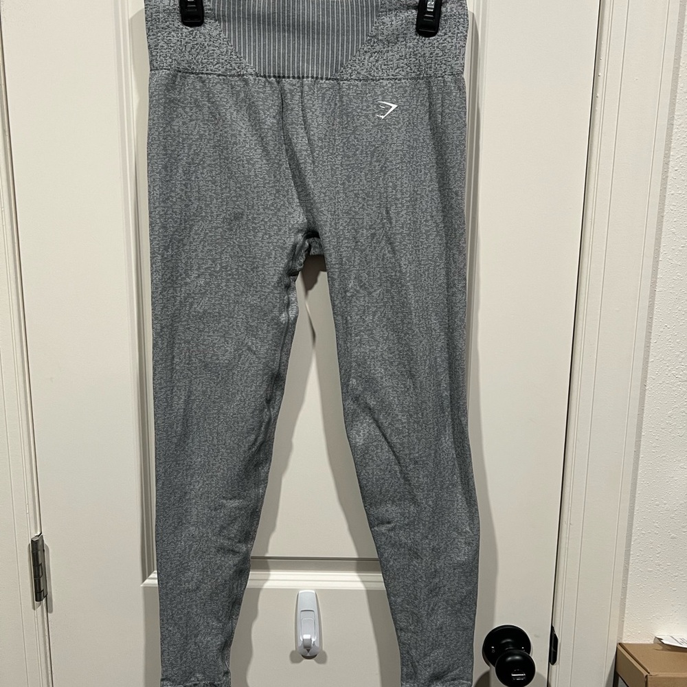 Gym shark leggings. Size medium. No size tag. Only worn a handful of times. EUC.
